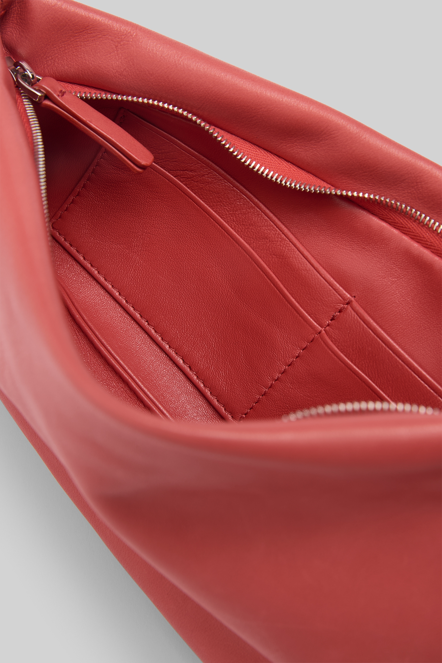 Fantasmi 3 Red Pouch