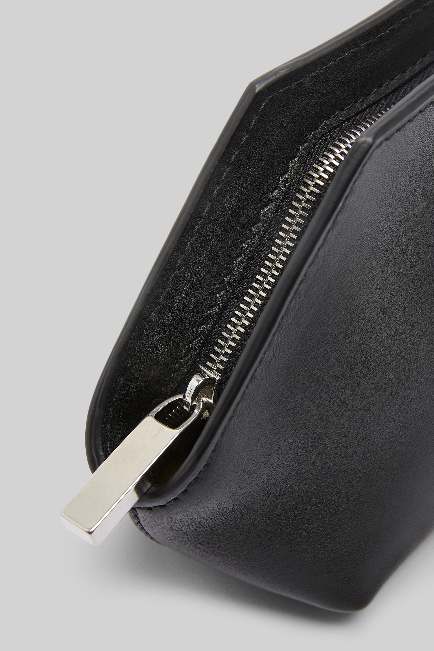 Sago 2 Black Pouch