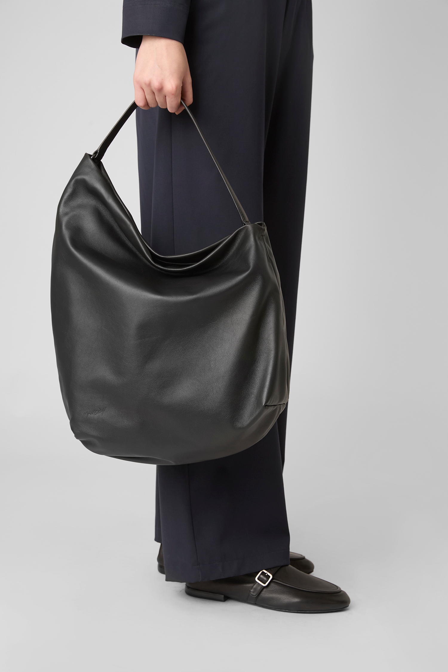 Fanta Lunga Black Shoulder Bag