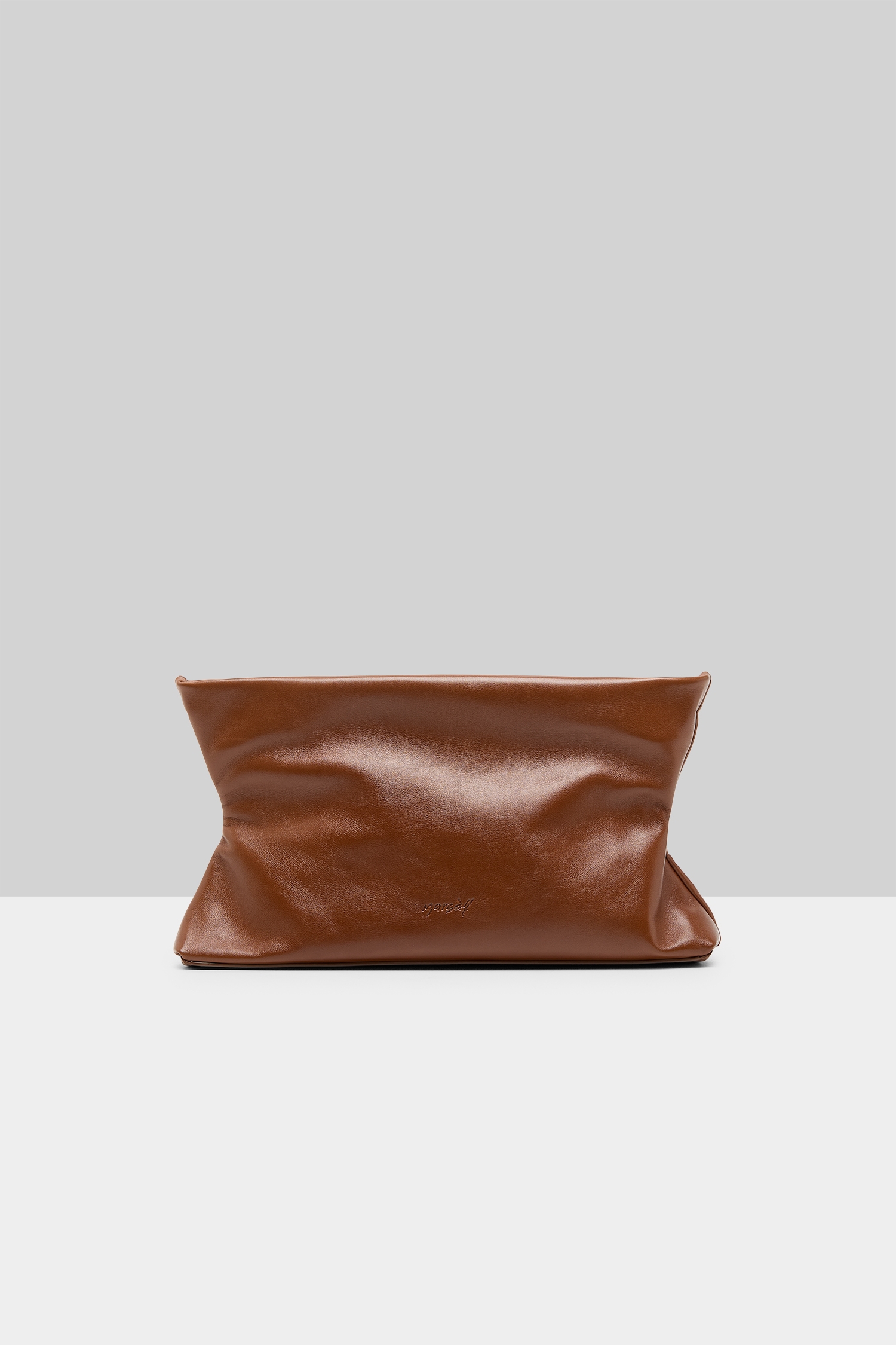 Dipi Basalt Clutch