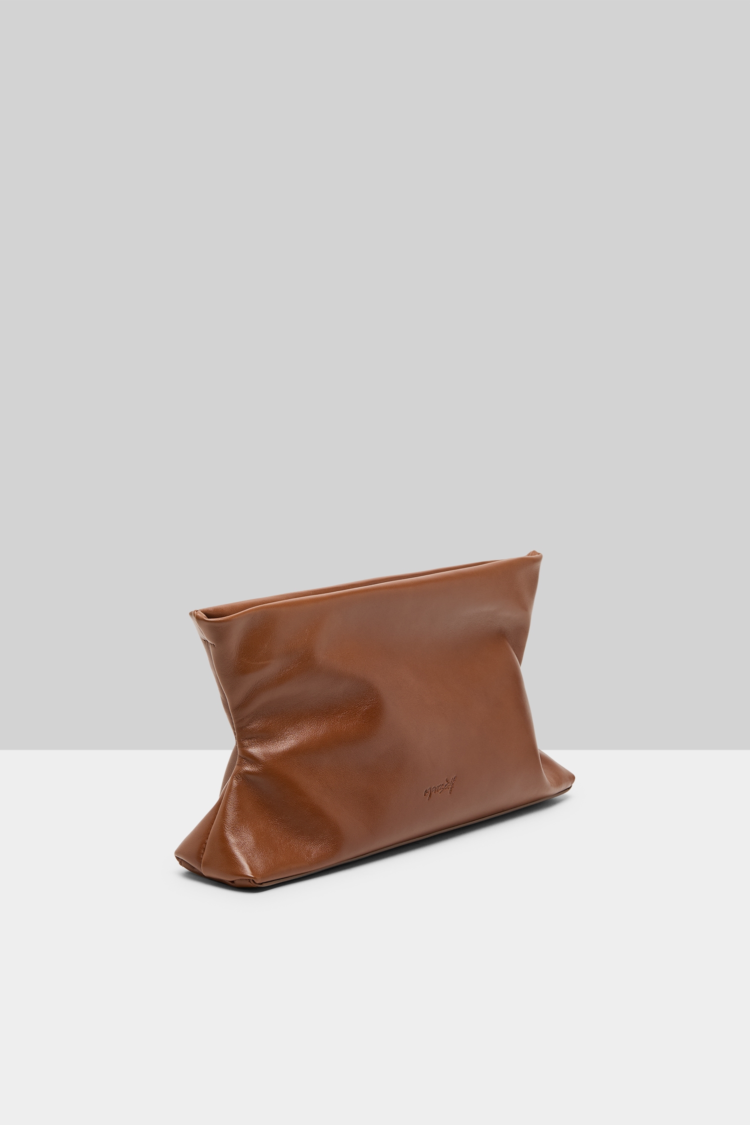 Dipi Basalt Clutch