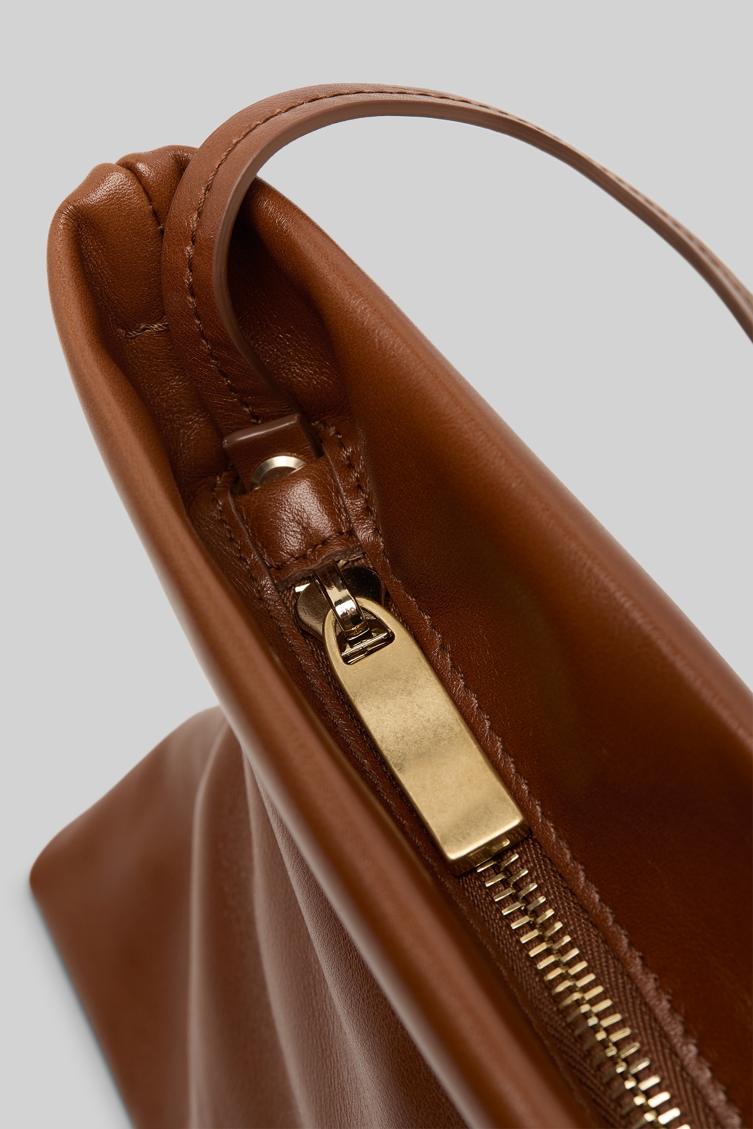 Dipi Basalt Clutch