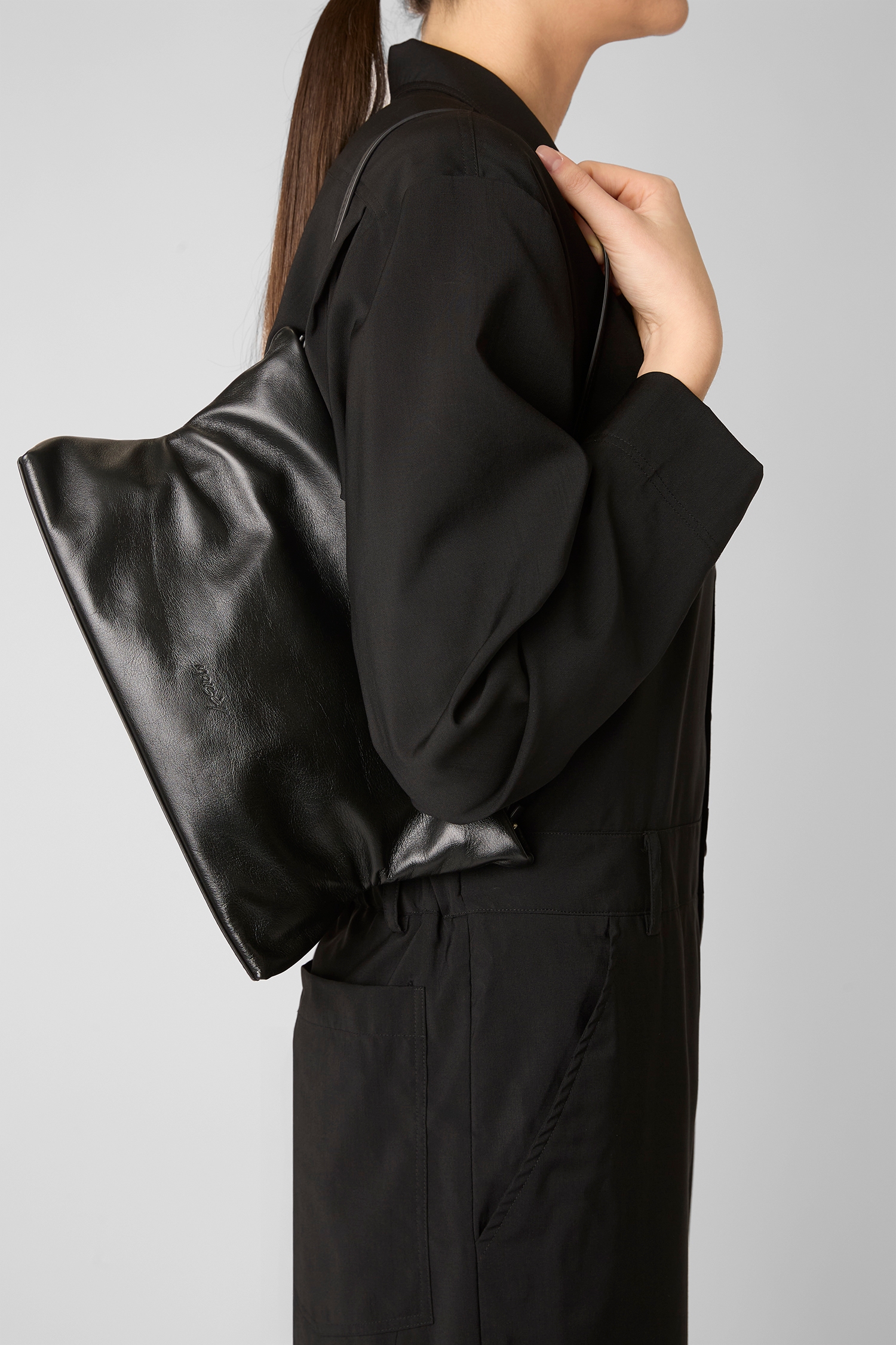 Dipi Black Clutch