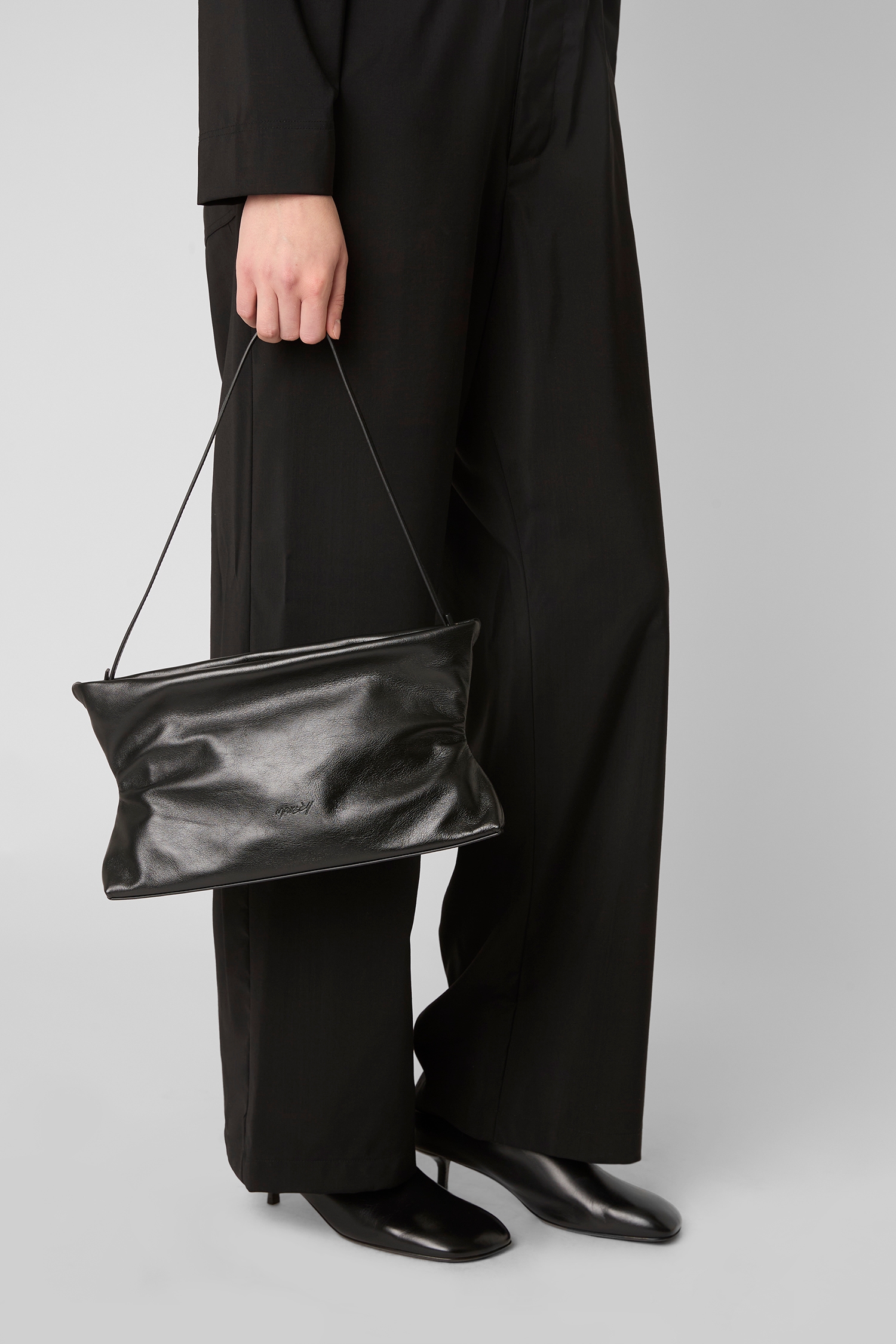Dipi Black Clutch