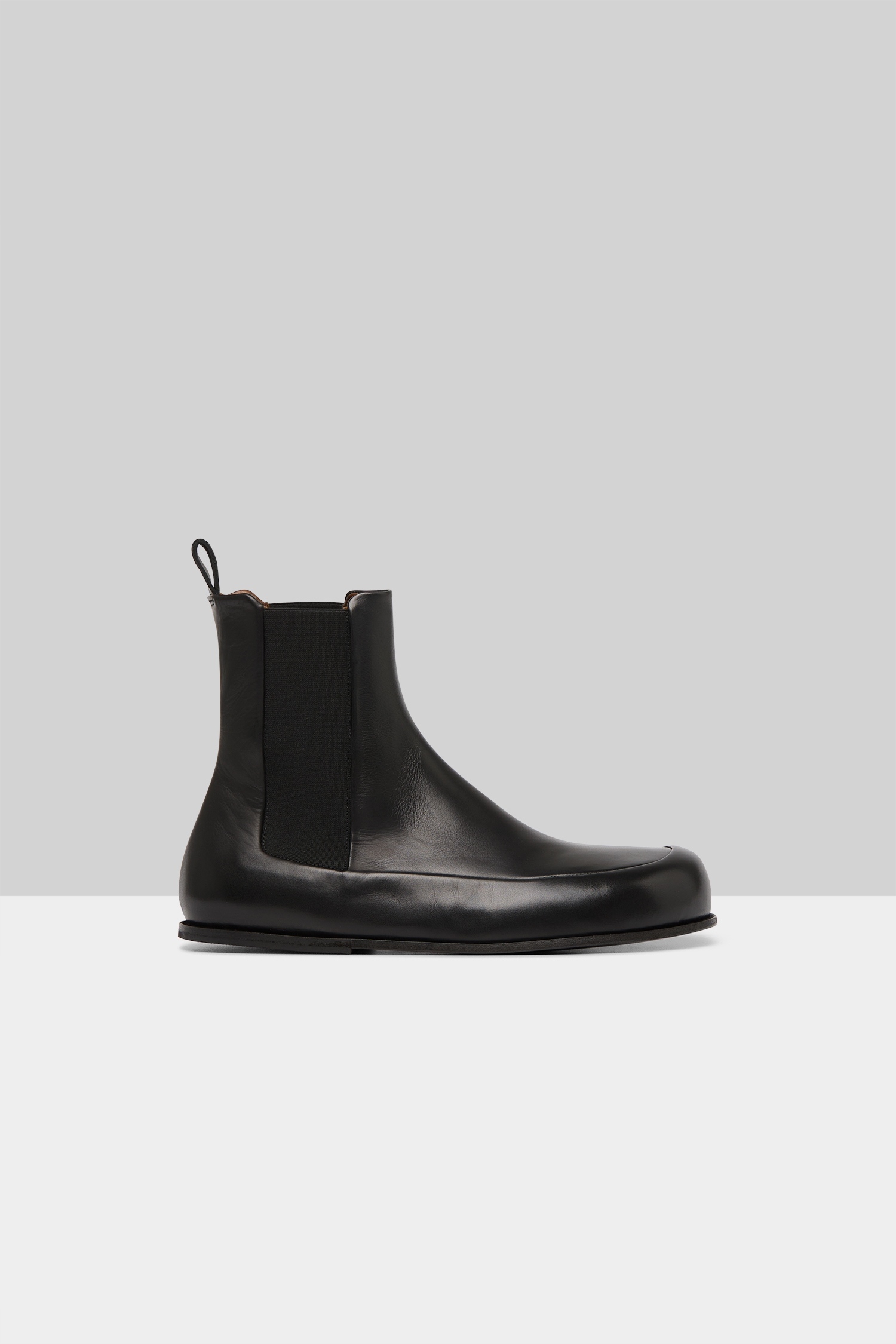 Accomoda Black Leather Chelsea Boots
