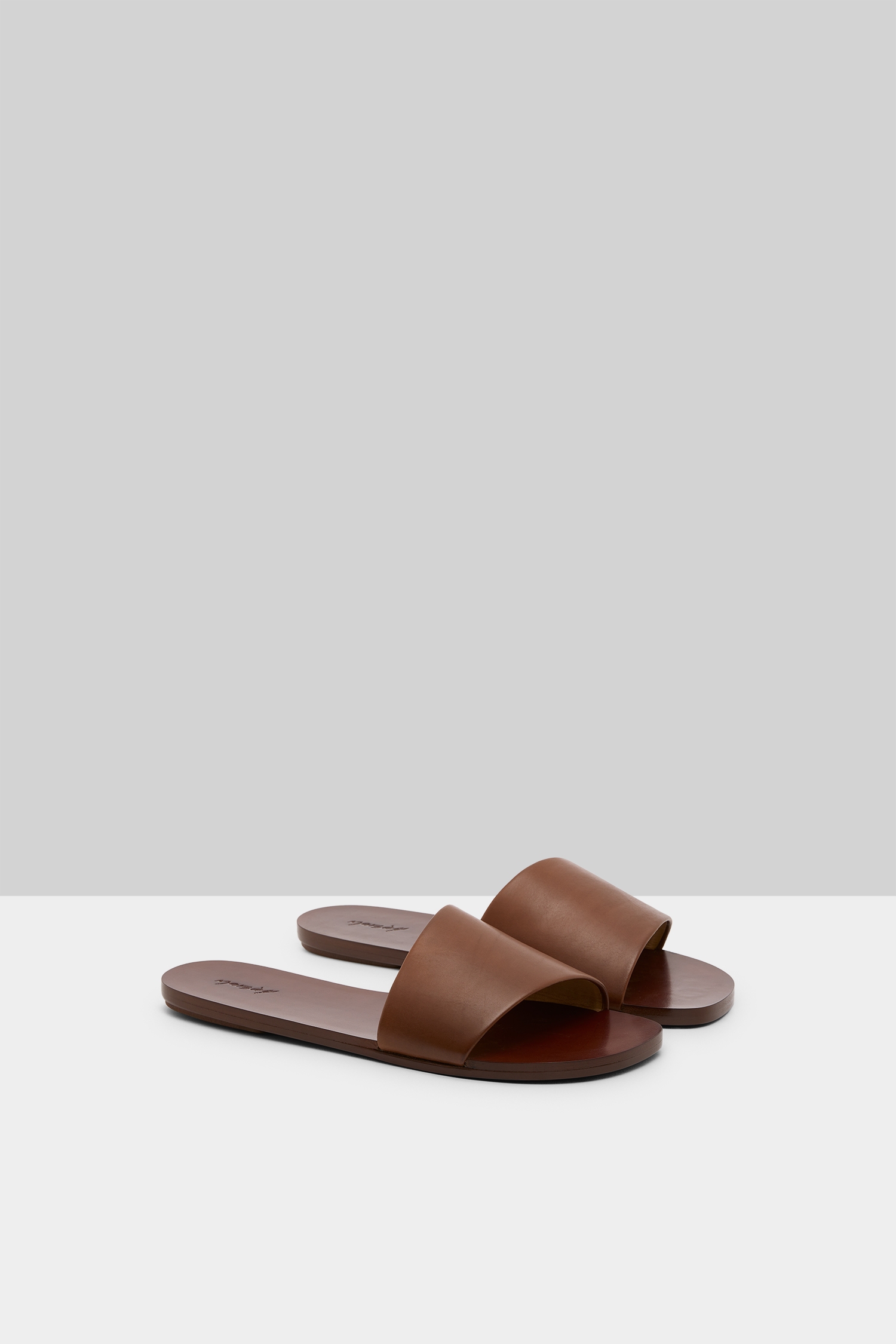 Sottile Basalt Sandal