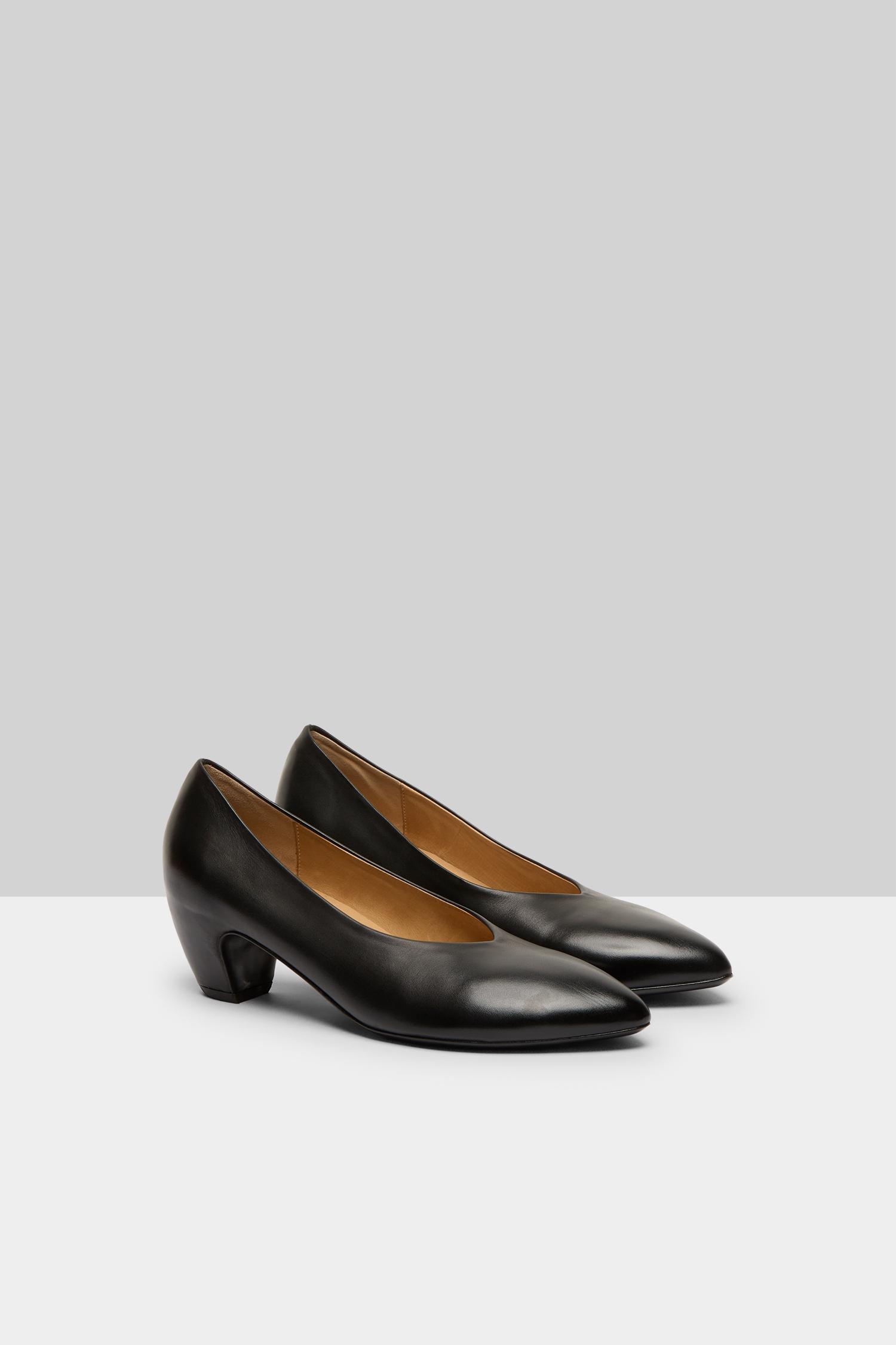 Stonda Black Leather Decollete