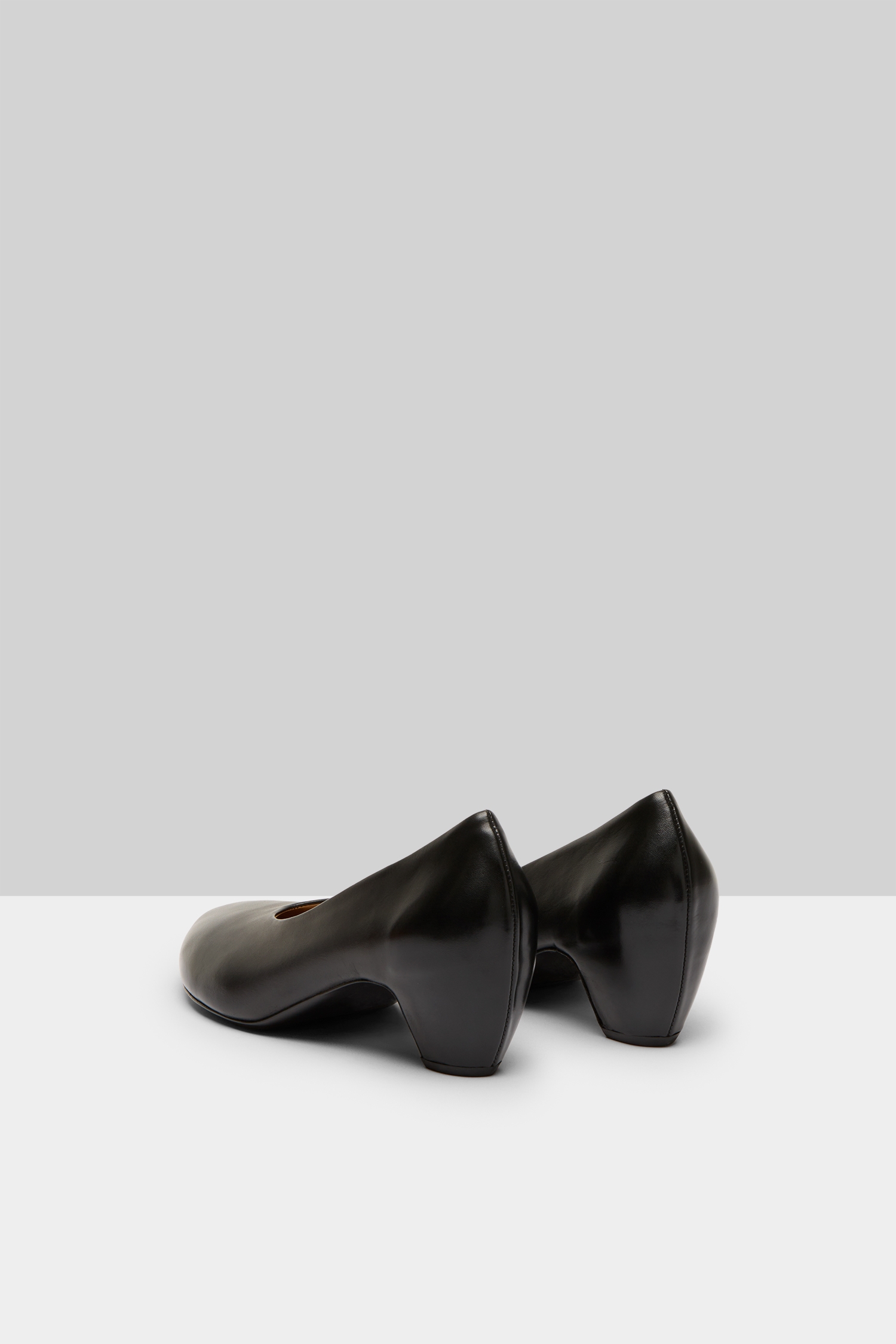 Stonda Black Leather Decollete