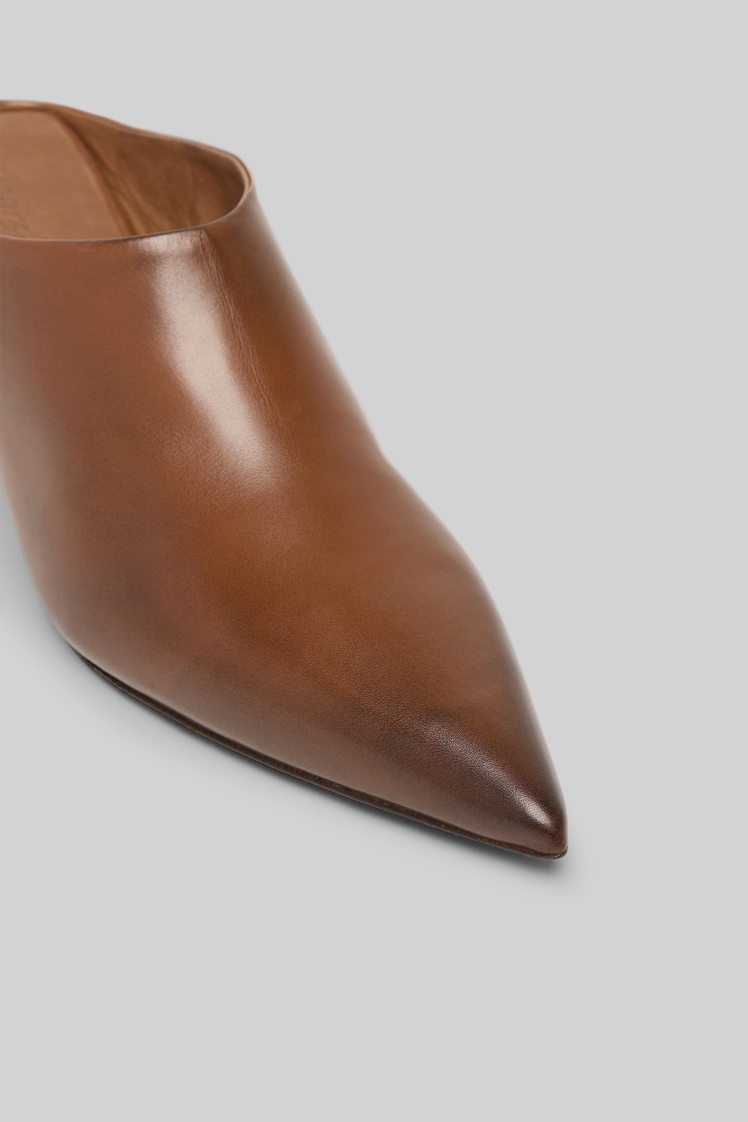 Aculeo Basalt Leather Mule