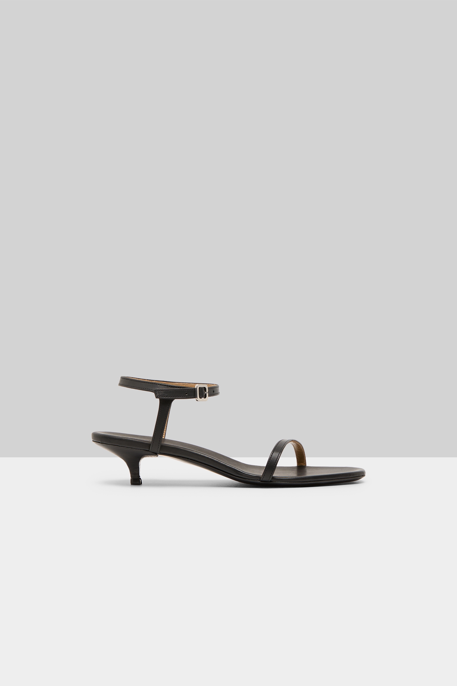 Fiuto Black Sandal