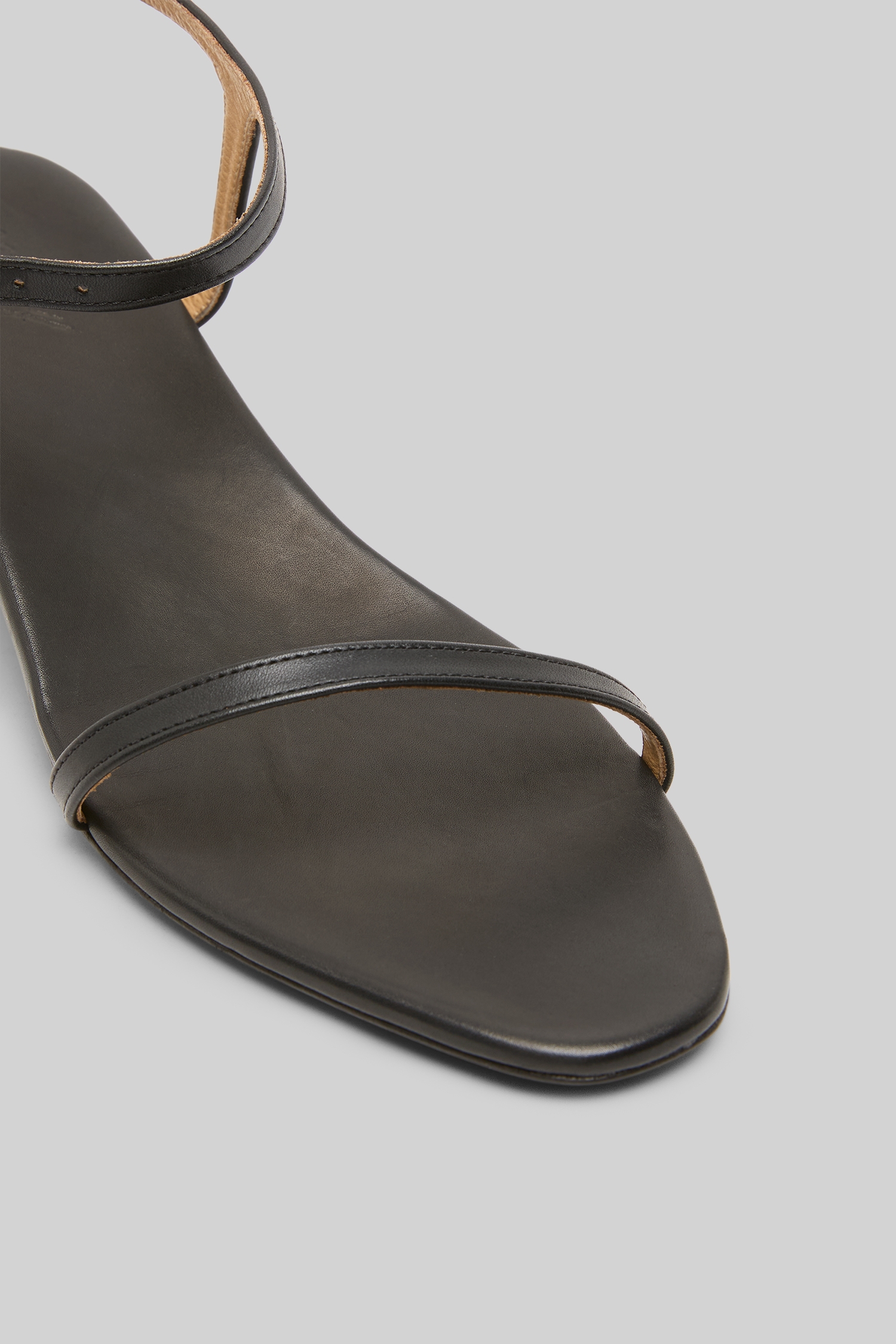 Fiuto Black Sandal