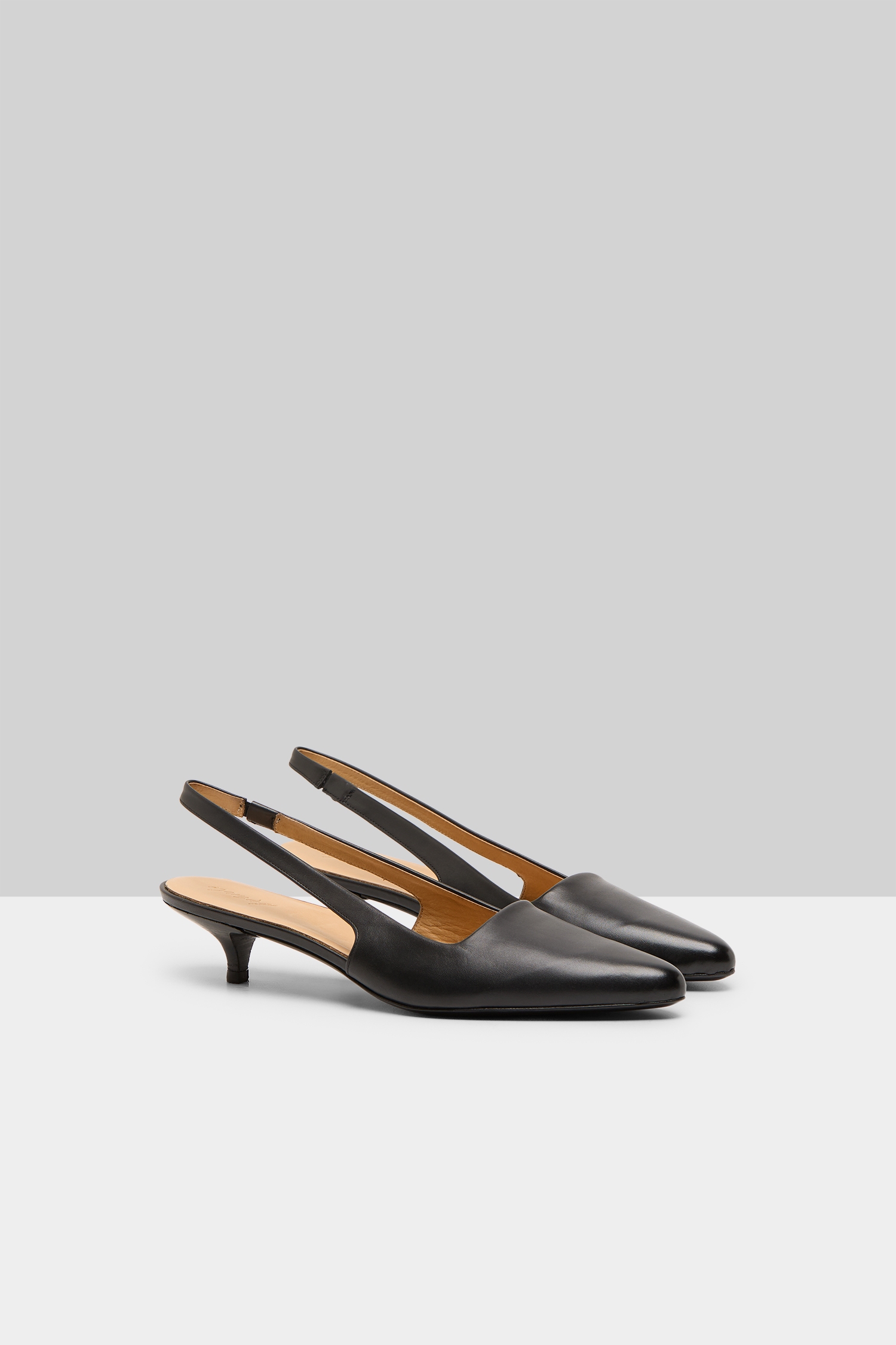 Longiforma Black Pumps