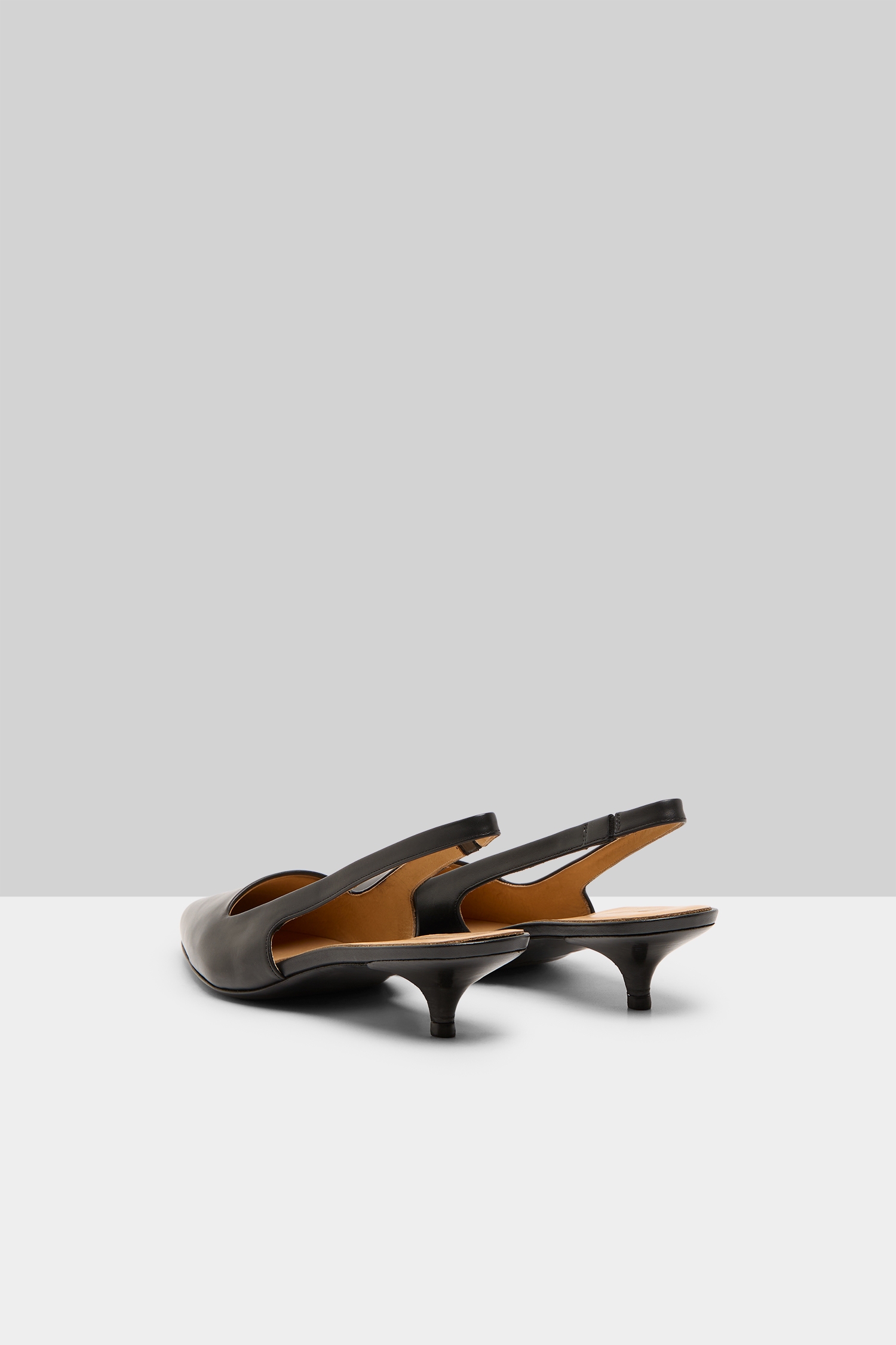 Longiforma Black Pumps