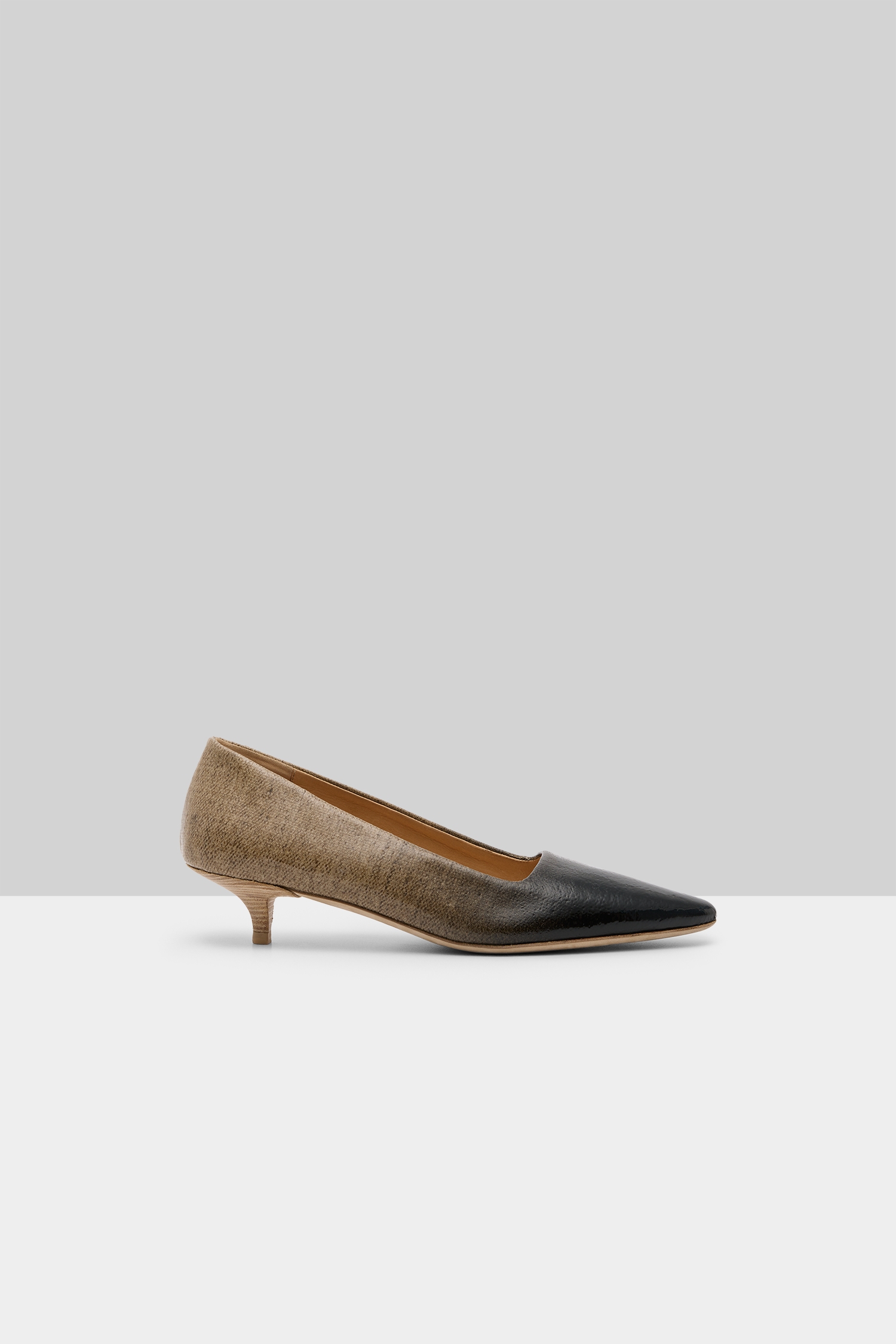 Longiforma Natural-Black Pumps