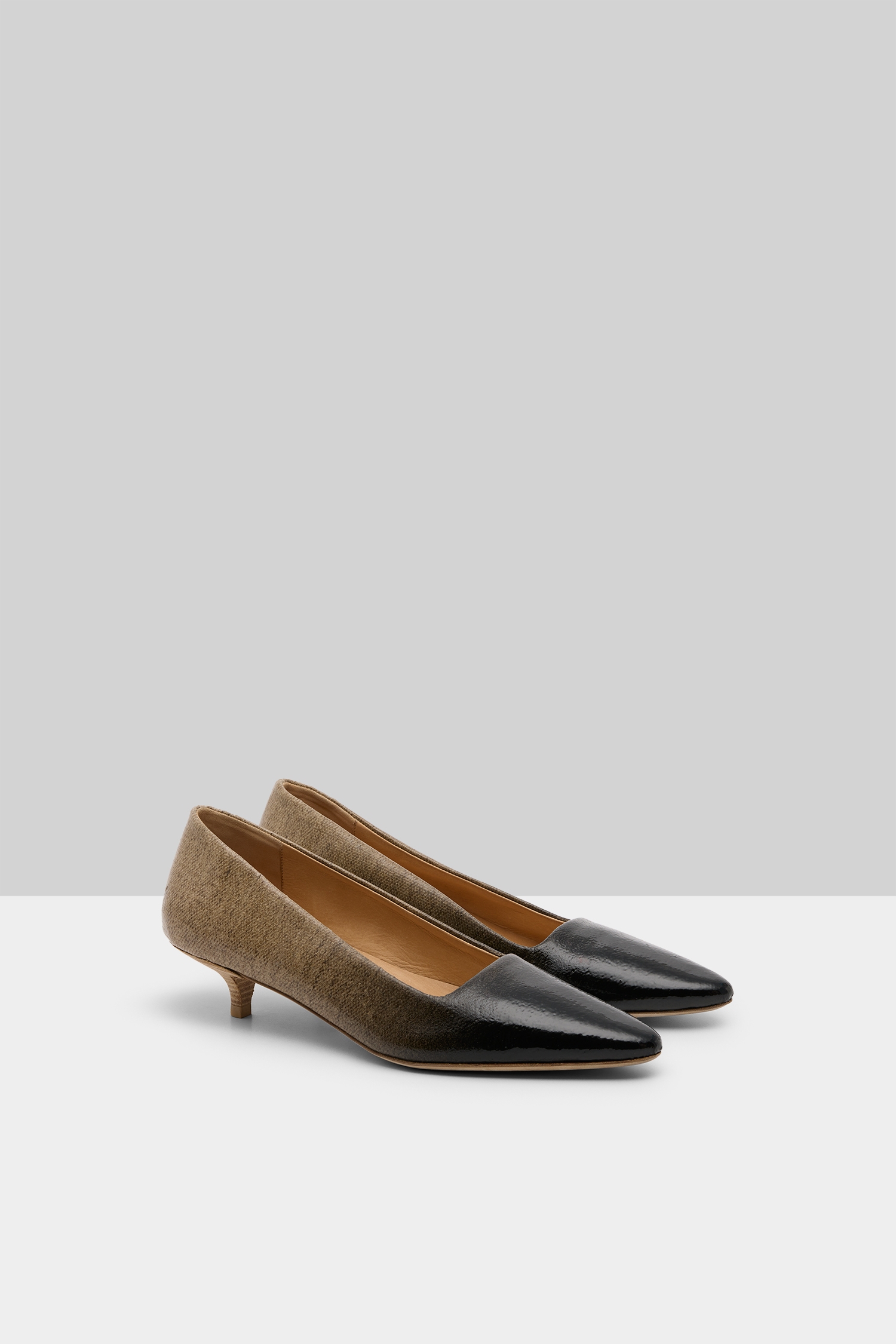Longiforma Natural-Black Pumps