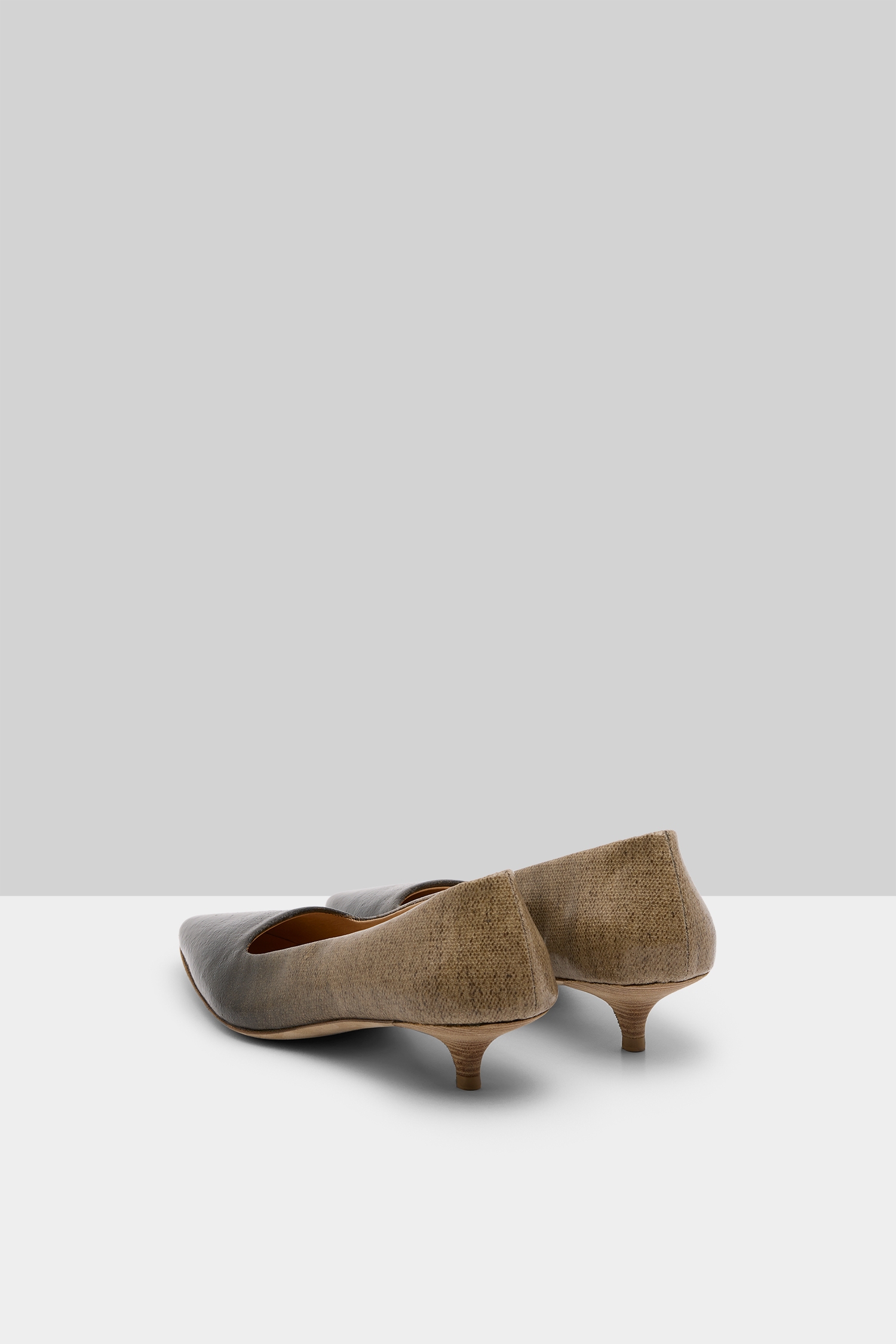 Longiforma Natural-Black Pumps