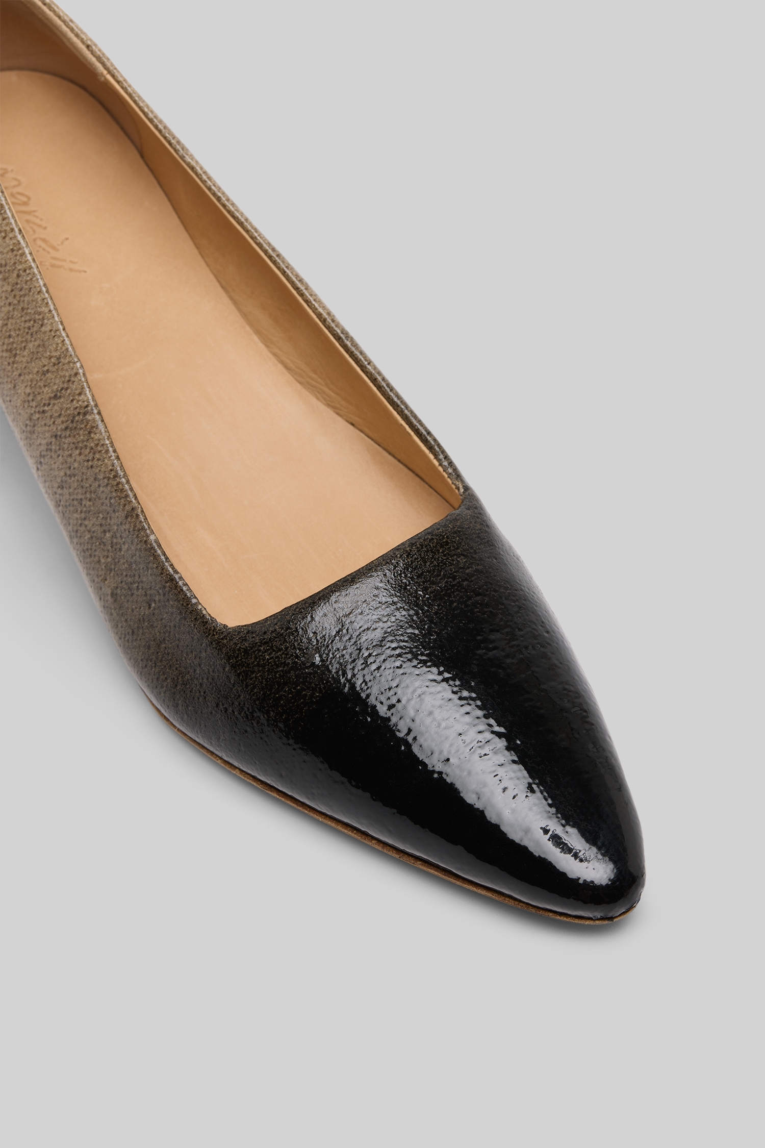 Longiforma Natural-Black Pumps